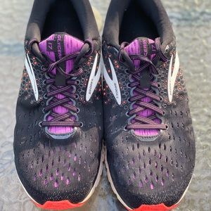 Wome’s Size 10 Brooks Glycerin 17